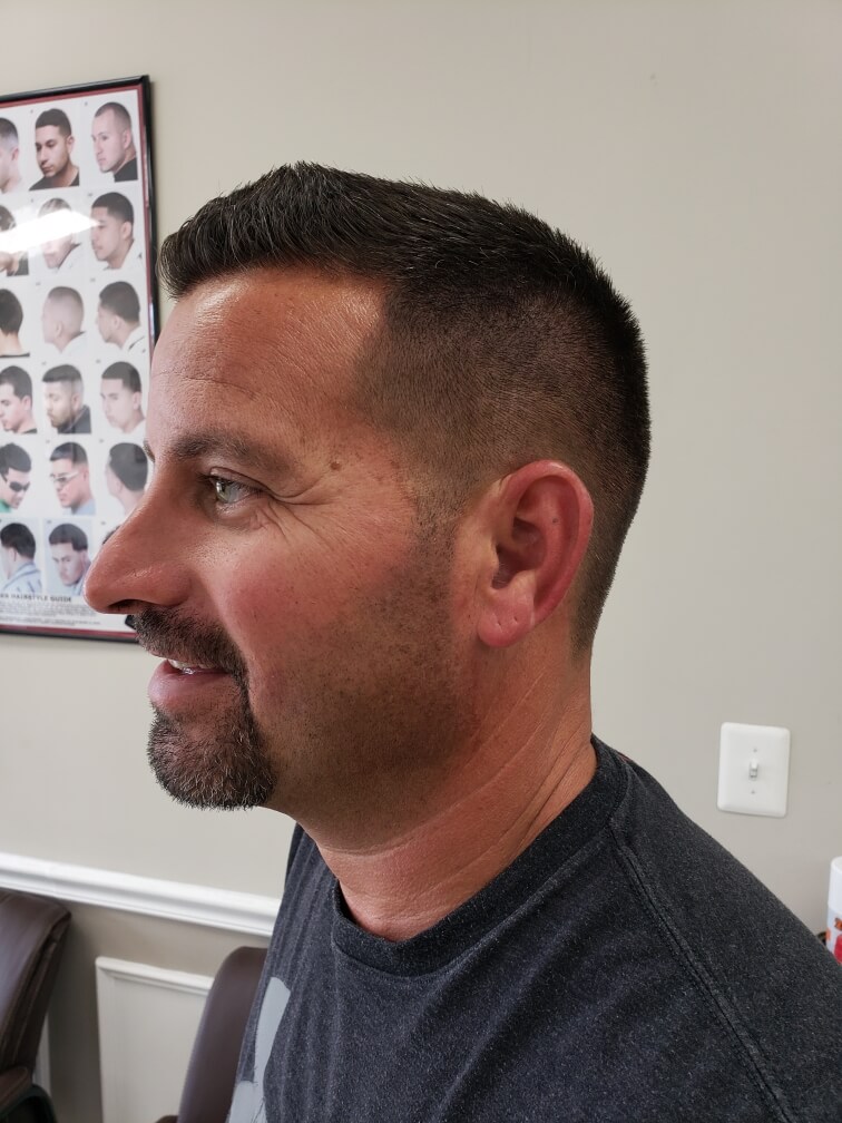 A short taper with a beard shaped along the jaw.